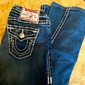 Wide leg pant with white stitching